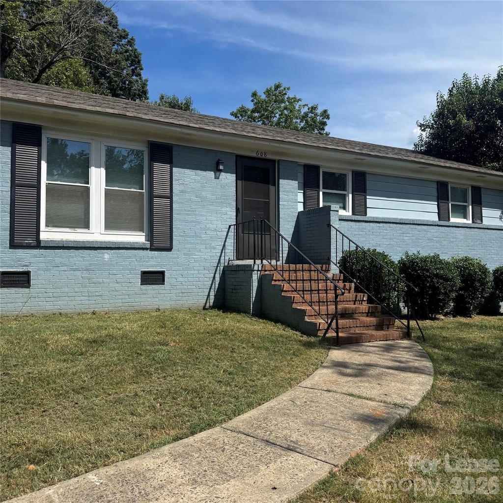 608 Peaceful Glen Road - Photo 0