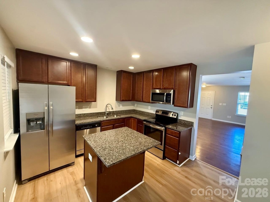 10162 Ballyclare Court - Photo 6