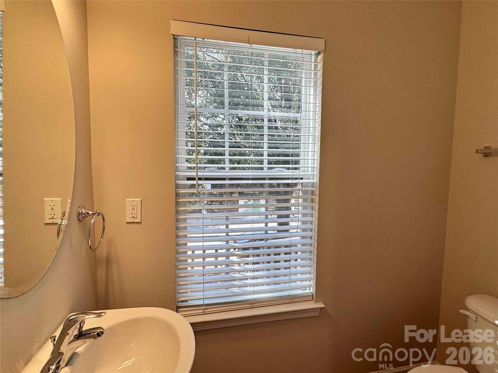 212 Bland Street W - Photo 6