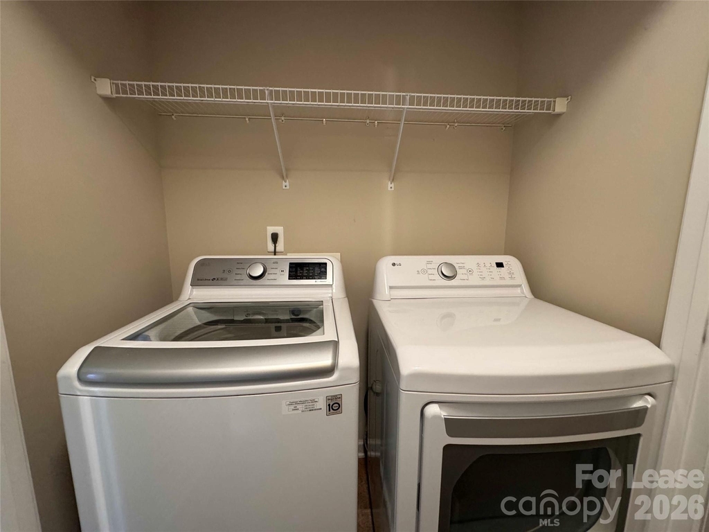 212 Bland Street W - Photo 15