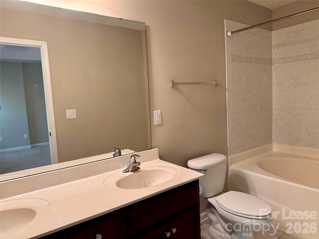 212 Bland Street W - Photo 9