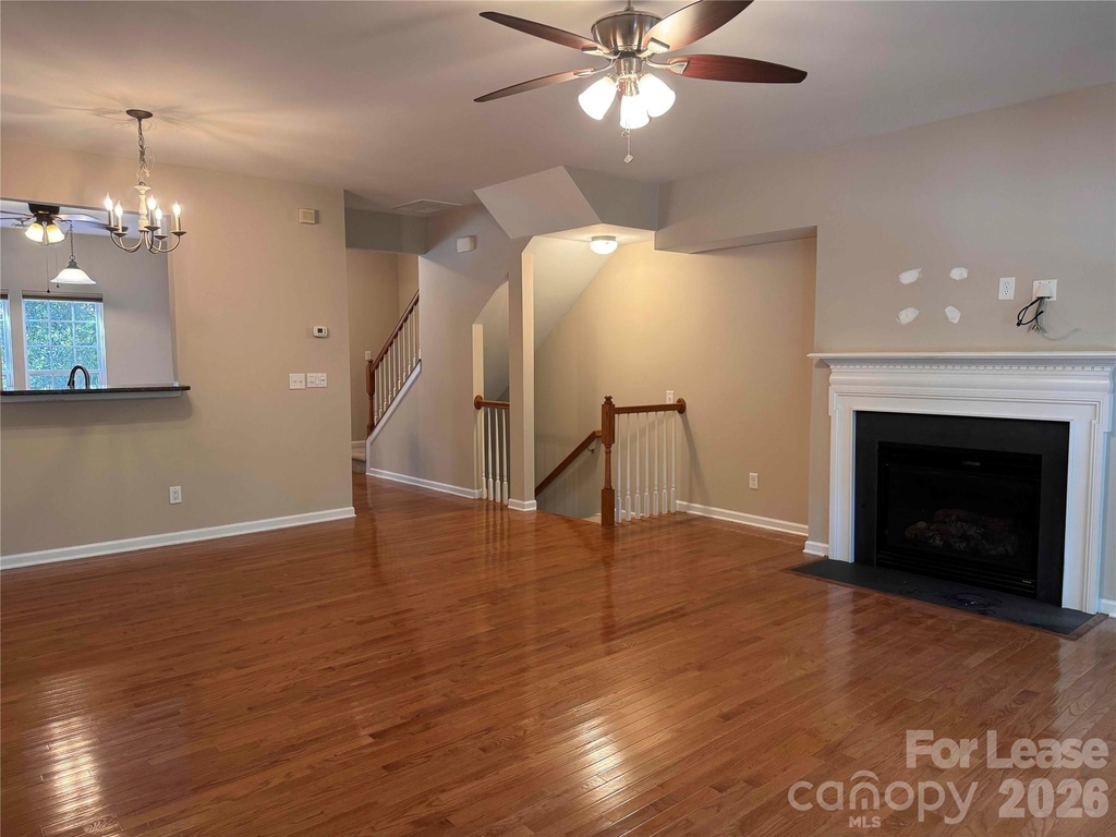 212 Bland Street W - Photo 3