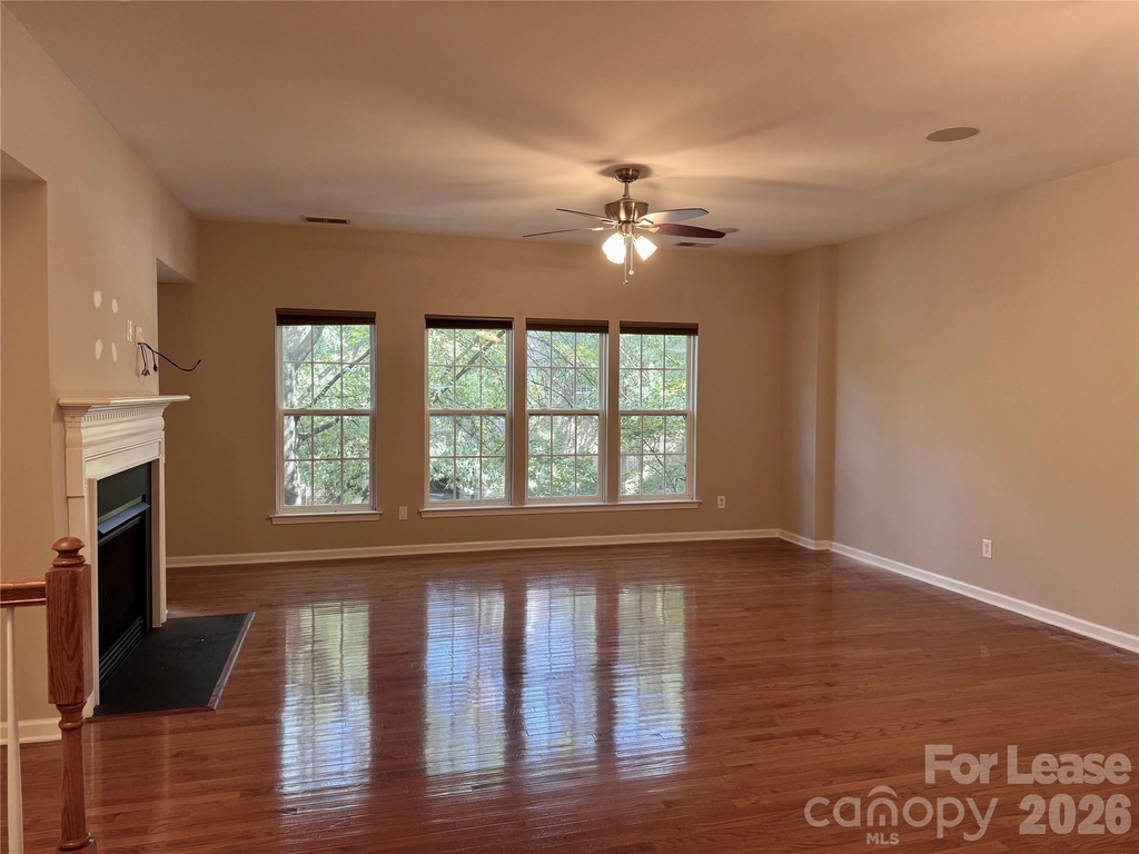 212 Bland Street W - Photo 2