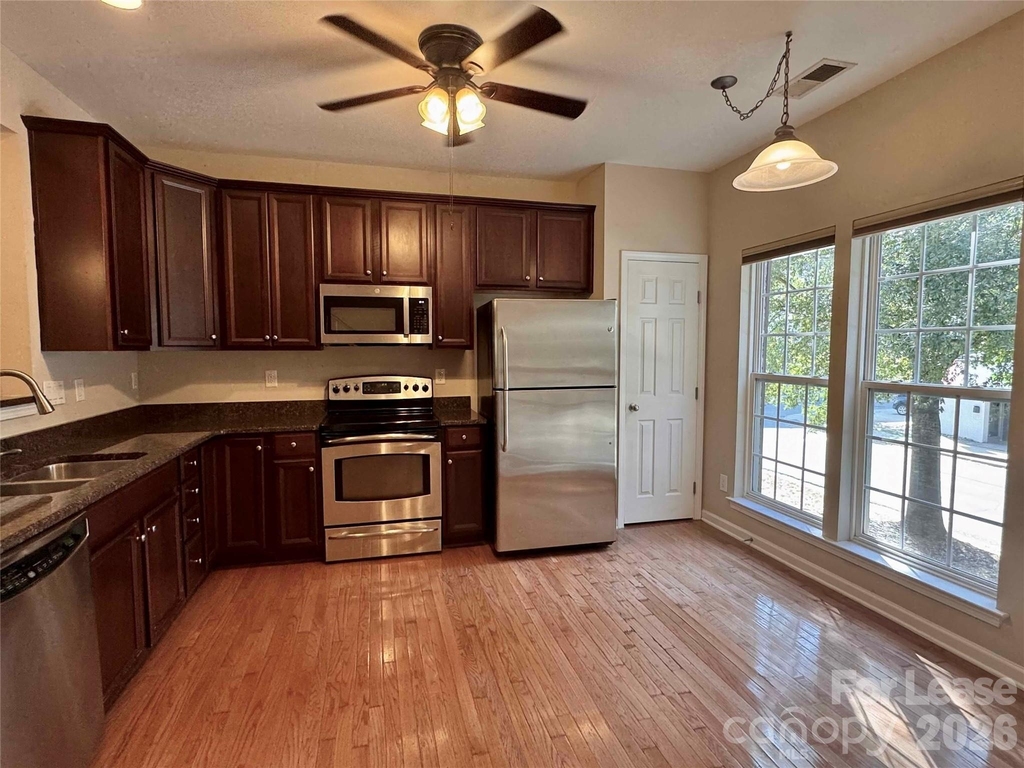 212 Bland Street W - Photo 5