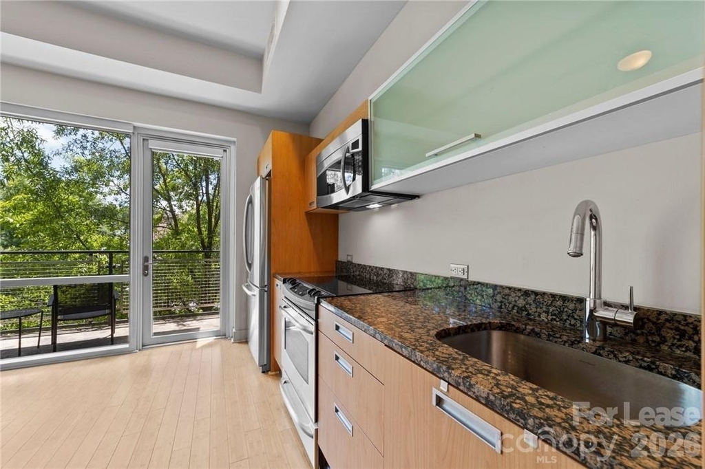 1133 Metropolitan Avenue - Photo 7