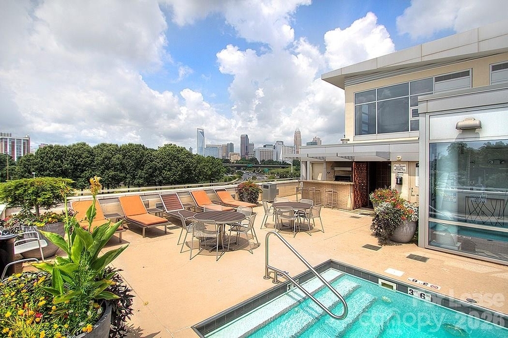 1133 Metropolitan Avenue - Photo 27