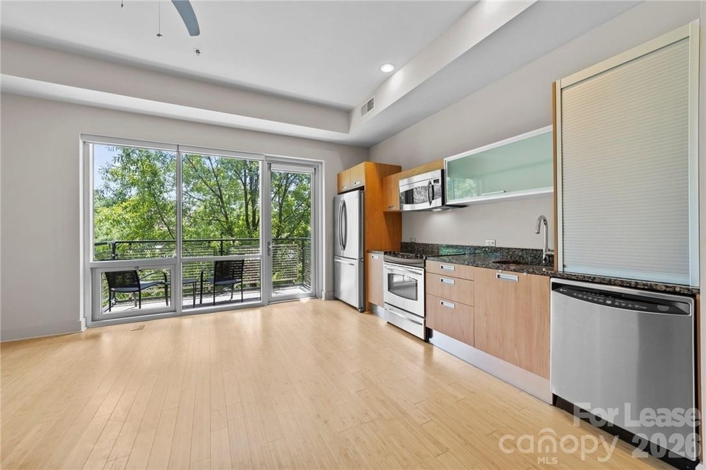 1133 Metropolitan Avenue - Photo 6