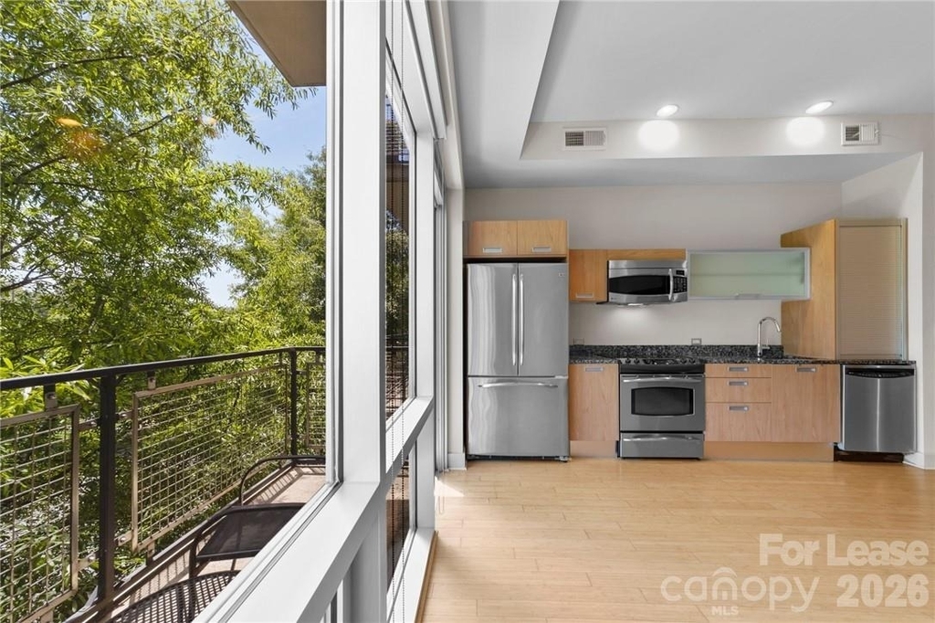 1133 Metropolitan Avenue - Photo 9