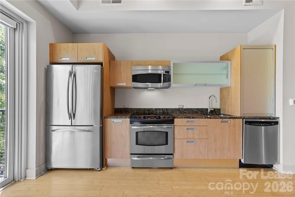 1133 Metropolitan Avenue - Photo 5