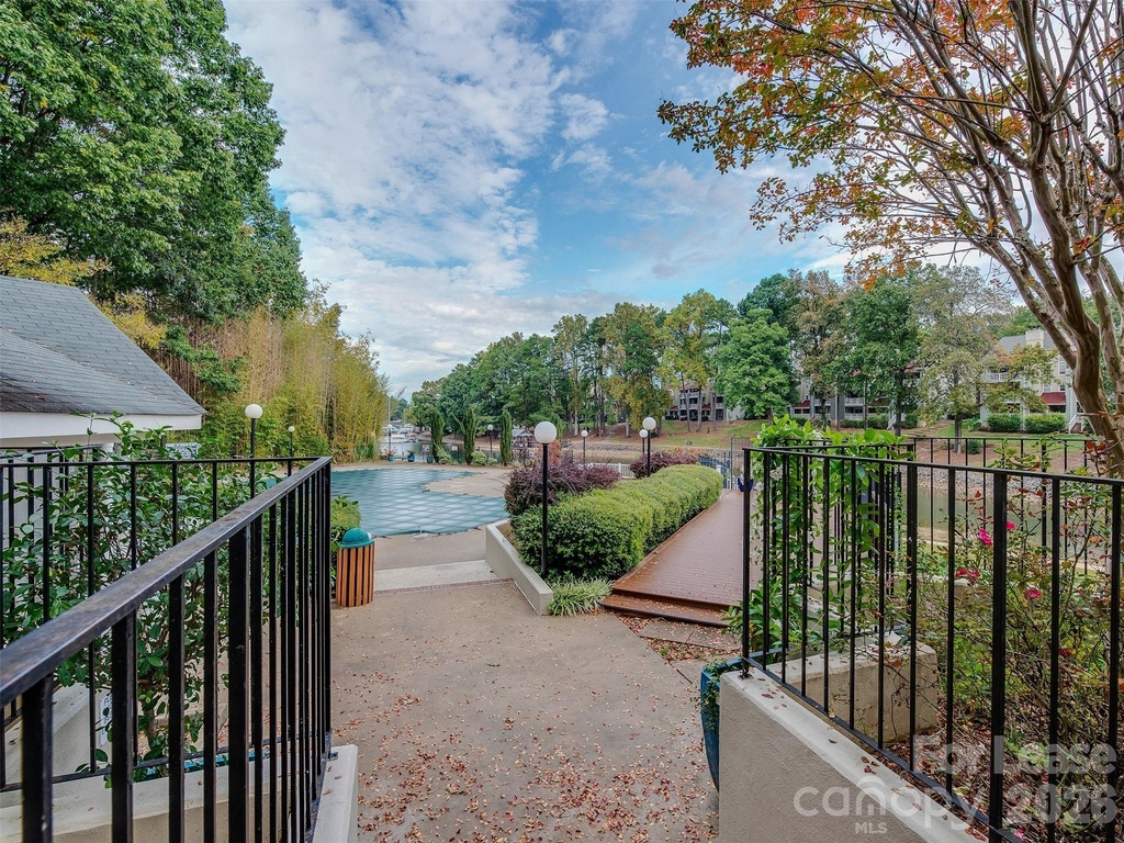 19827 Henderson Road - Photo 43