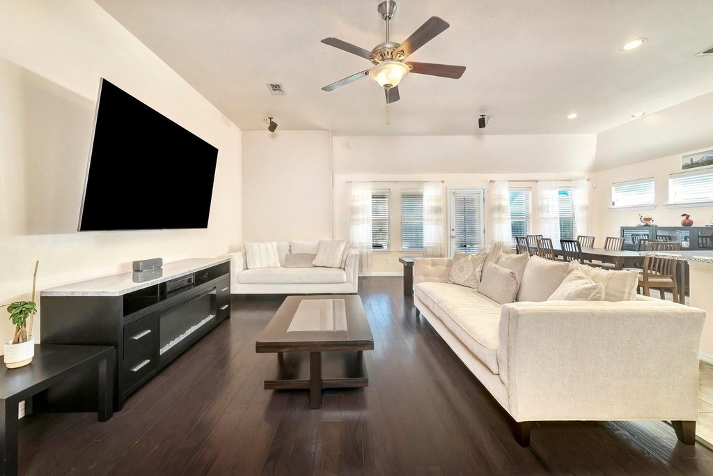 1008 Hoxton Lane - Photo 3