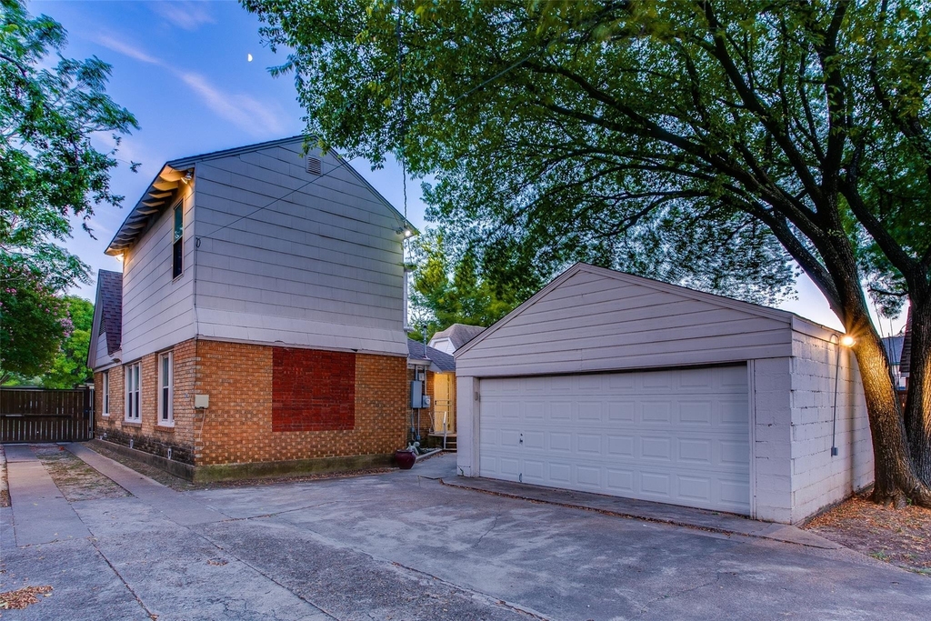 2745 Ivandell Avenue - Photo 34