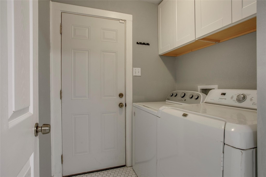 2745 Ivandell Avenue - Photo 19
