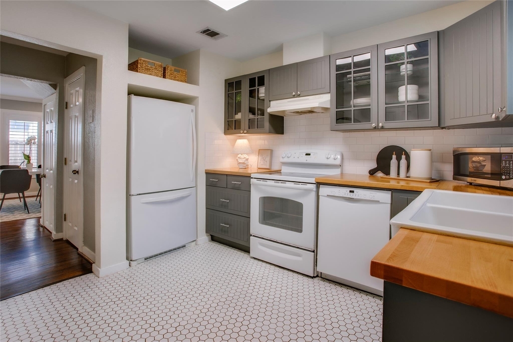 2745 Ivandell Avenue - Photo 16