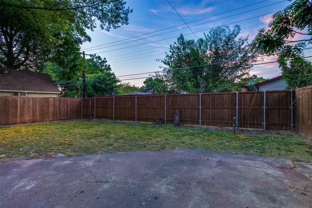2745 Ivandell Avenue - Photo 33