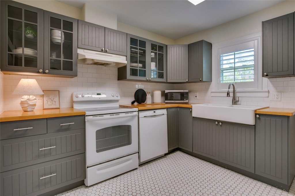 2745 Ivandell Avenue - Photo 17