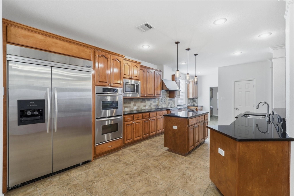 3908 Moonbeam Court - Photo 10