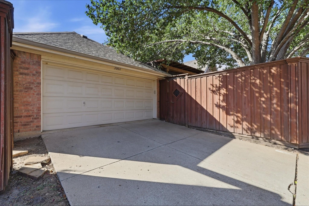 3908 Moonbeam Court - Photo 29
