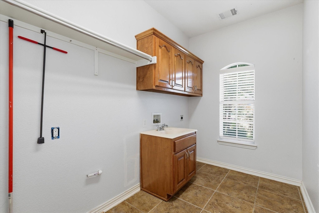 3908 Moonbeam Court - Photo 19