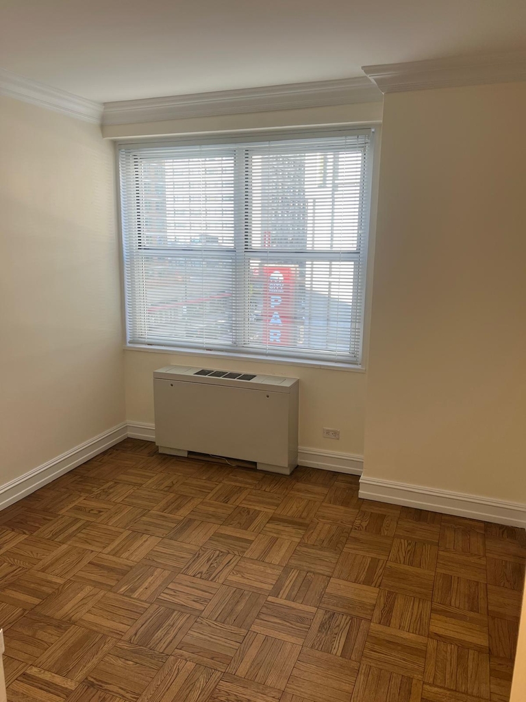 W 52nd Street / 8th Avenue - Photo 5