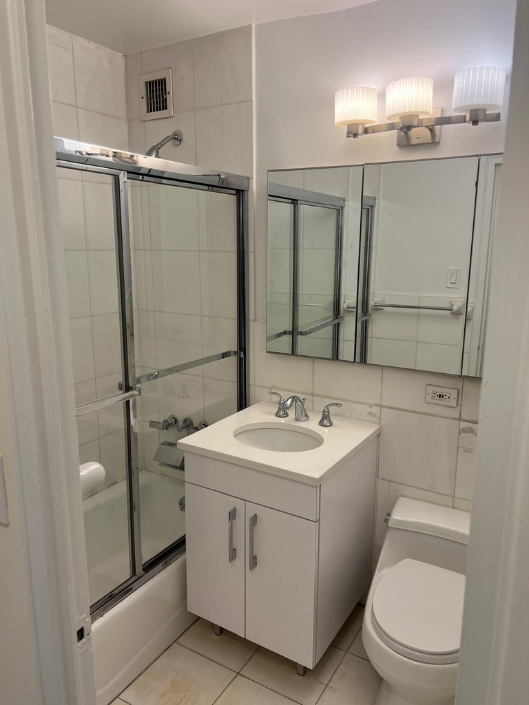 W 52nd Street / 8th Avenue - Photo 3