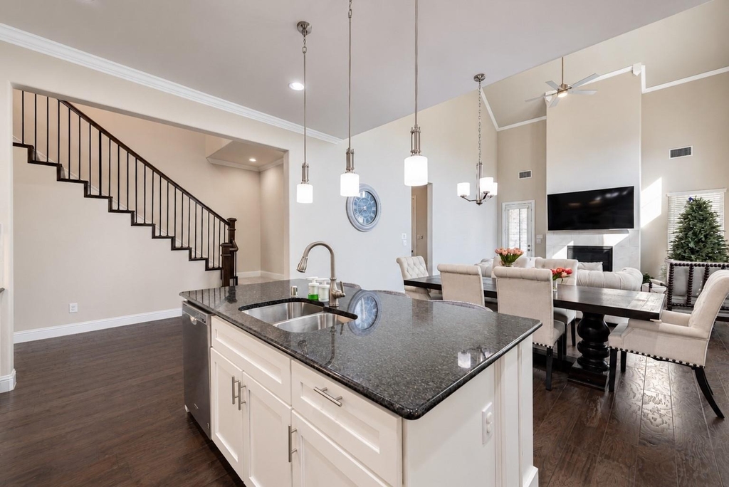 1603 Coventry Court - Photo 5