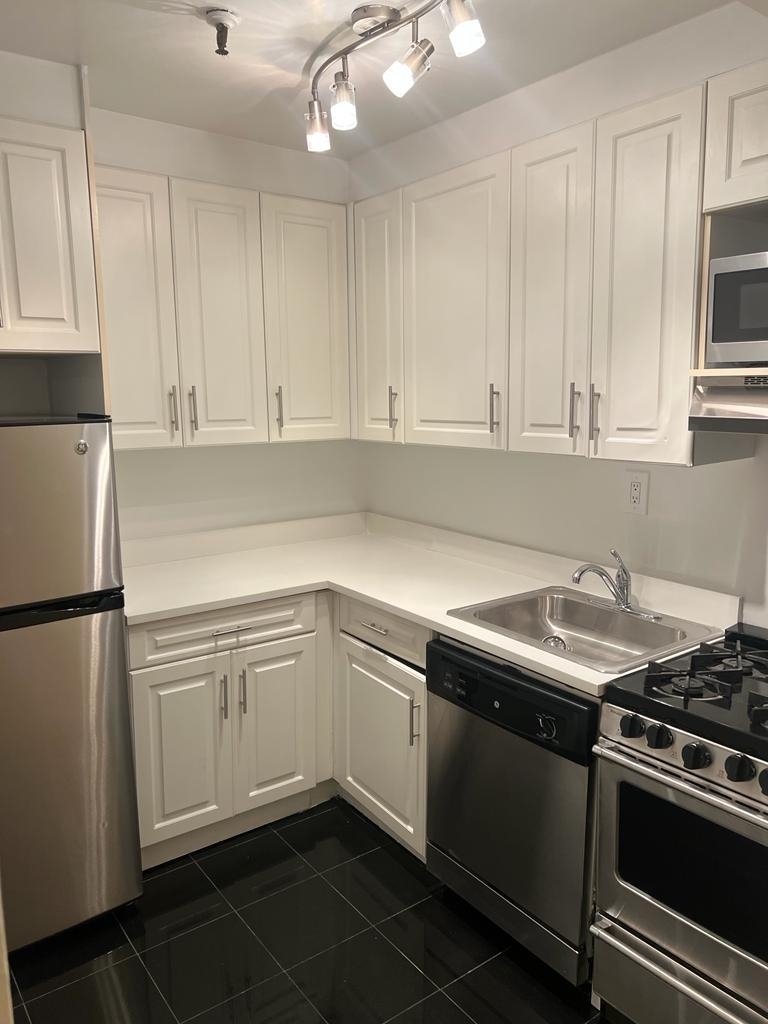 East 82 Street / 1st Avenue - Photo 0