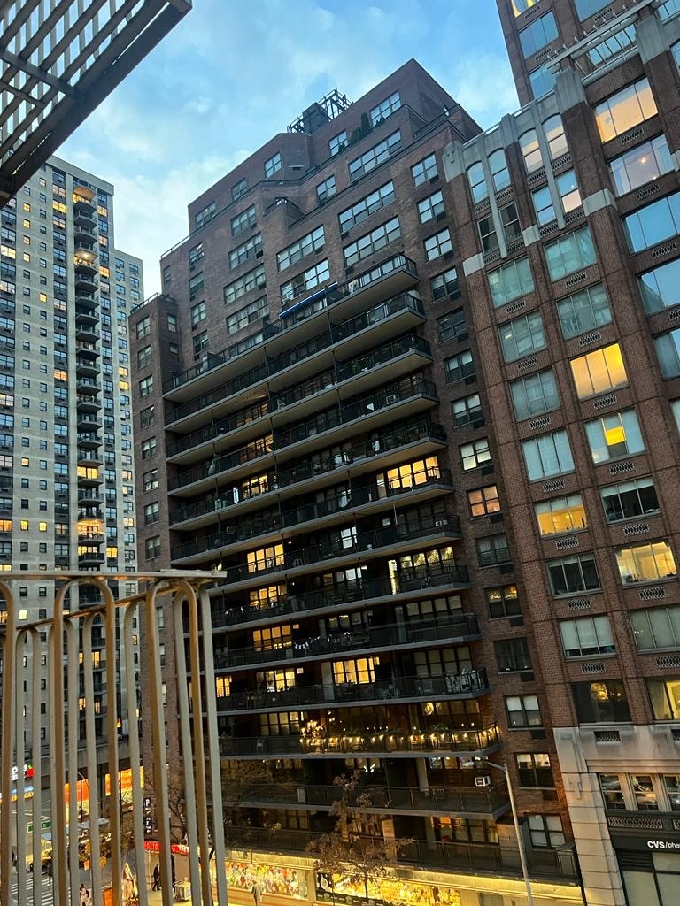 East 82 Street / 1st Avenue - Photo 9