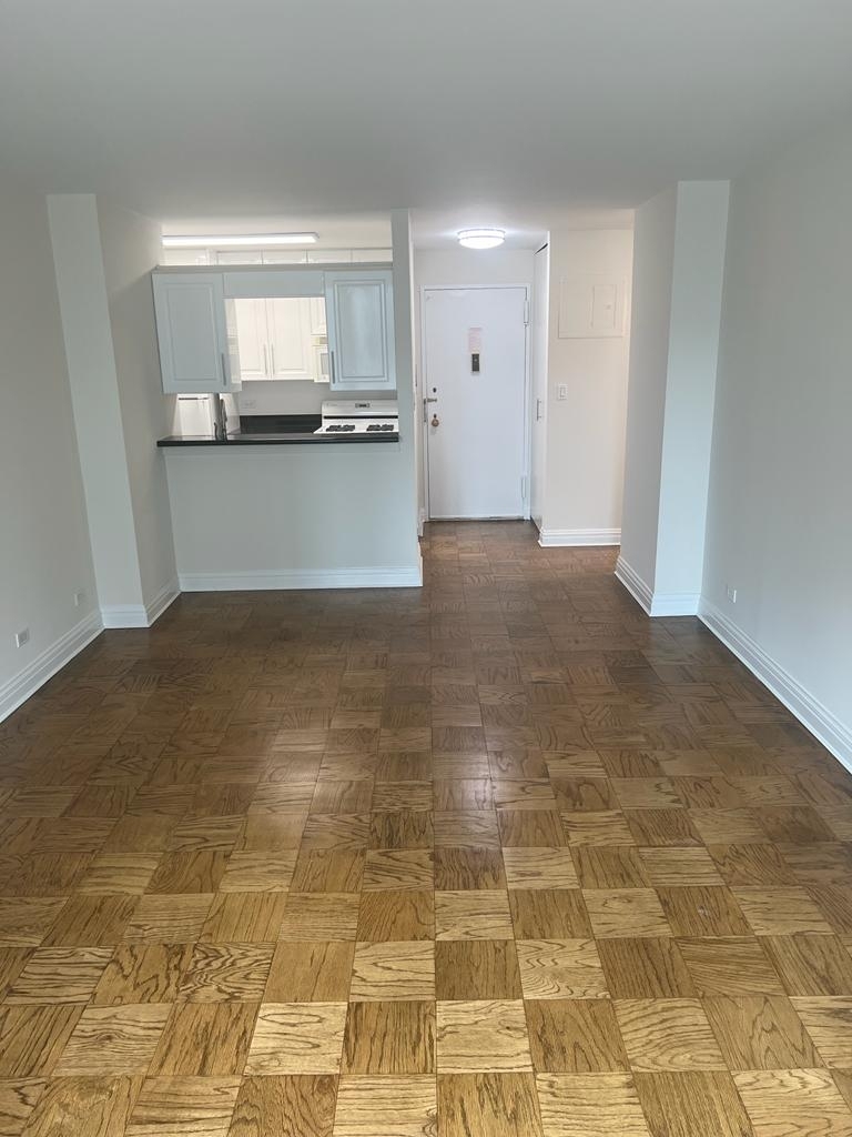 East 71st Street - Photo 4