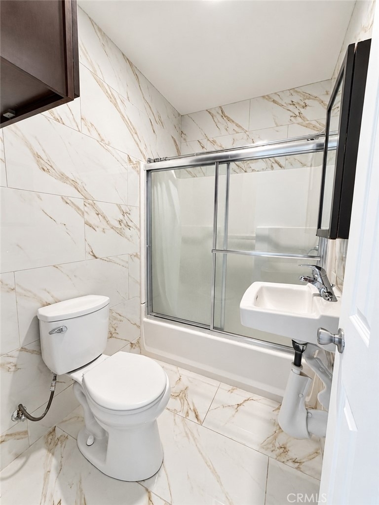 7707 Babcock Avenue - Photo 9