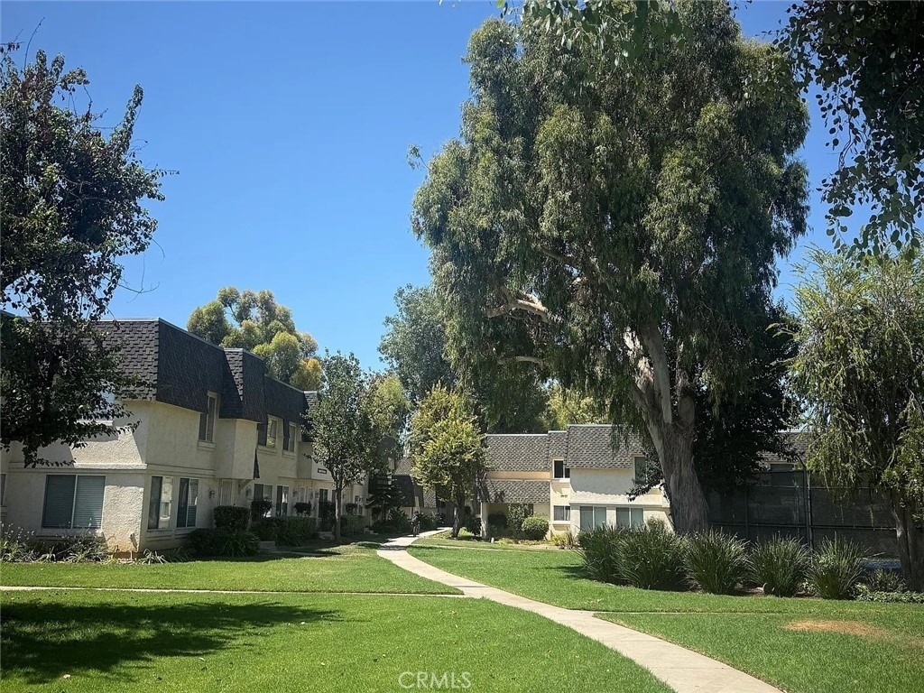 6511 Wystone Avenue - Photo 0