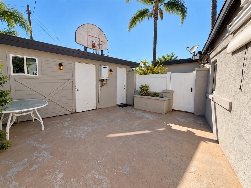19458 Lanark Street - Photo 4