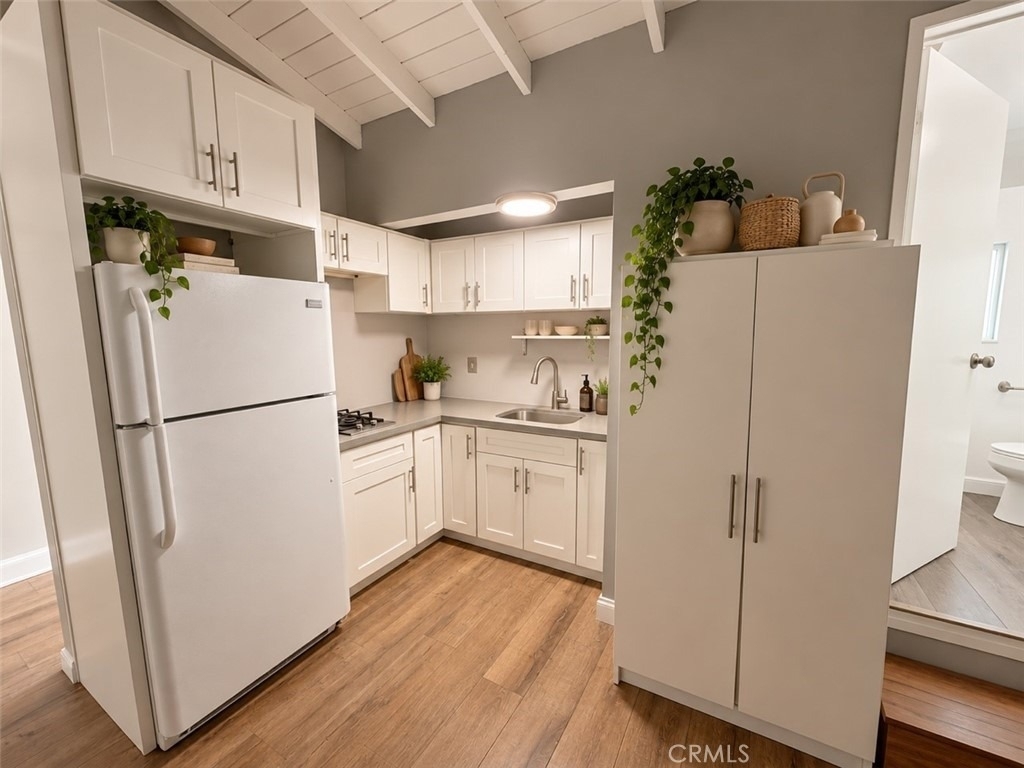 19458 Lanark Street - Photo 2