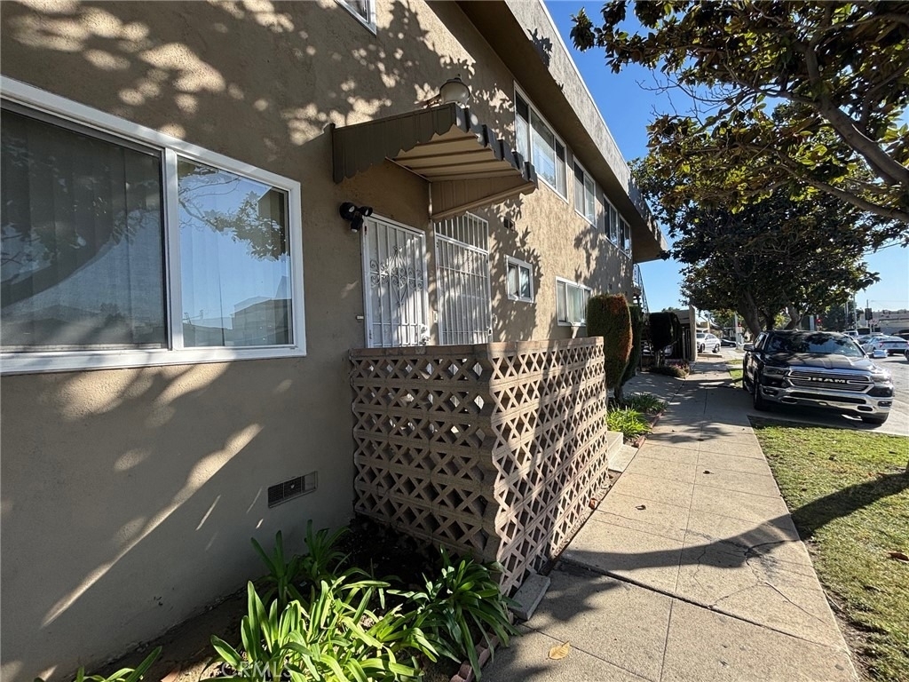 144 W Hillsdale Street - Photo 1