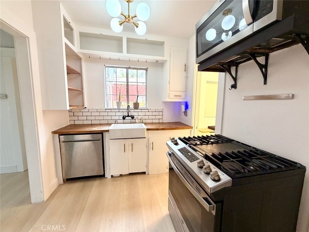 2245 Pine Avenue - Photo 9