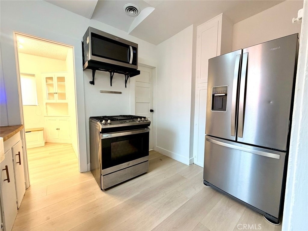 2245 Pine Avenue - Photo 8