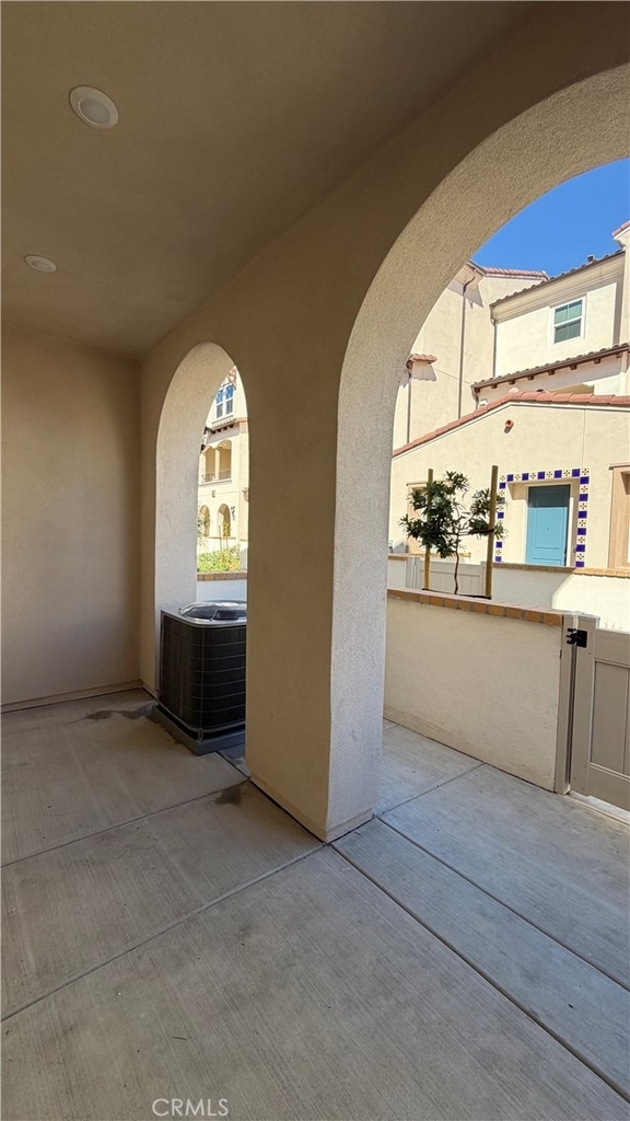 546 Gregory Way - Photo 2