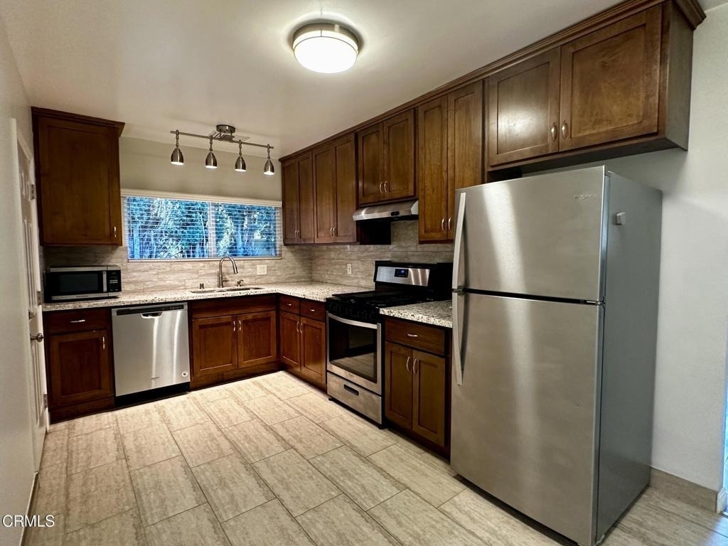 730 N Bushnell Avenue - Photo 4