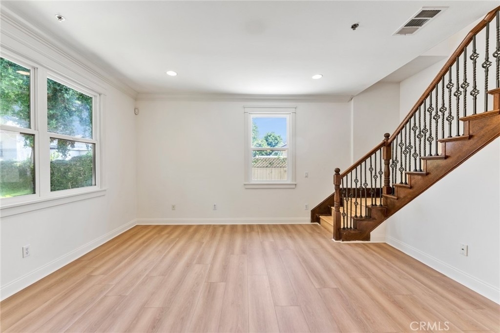 1590 Locust - Photo 4