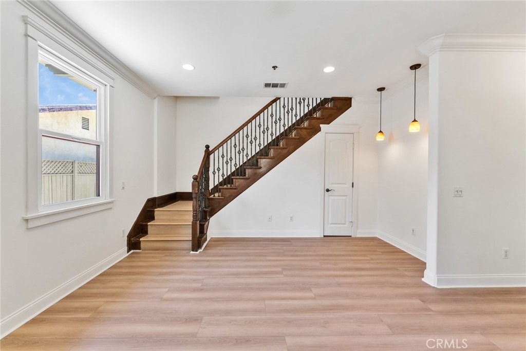 1590 Locust - Photo 2
