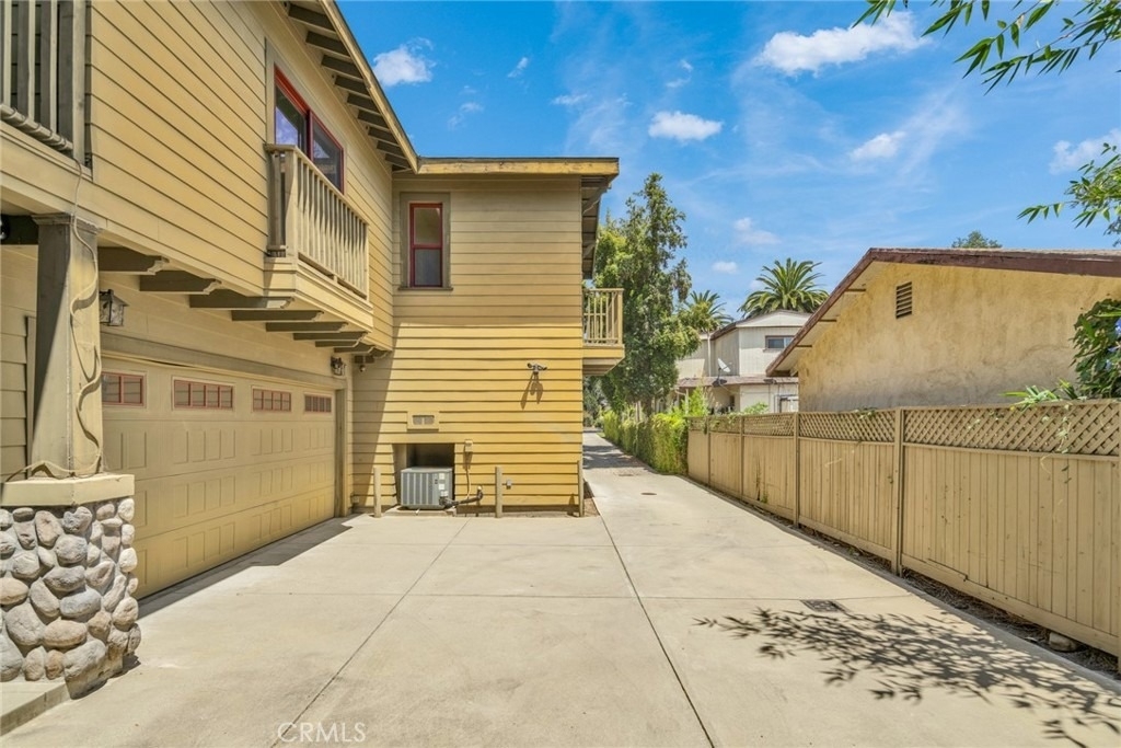 1590 Locust - Photo 26