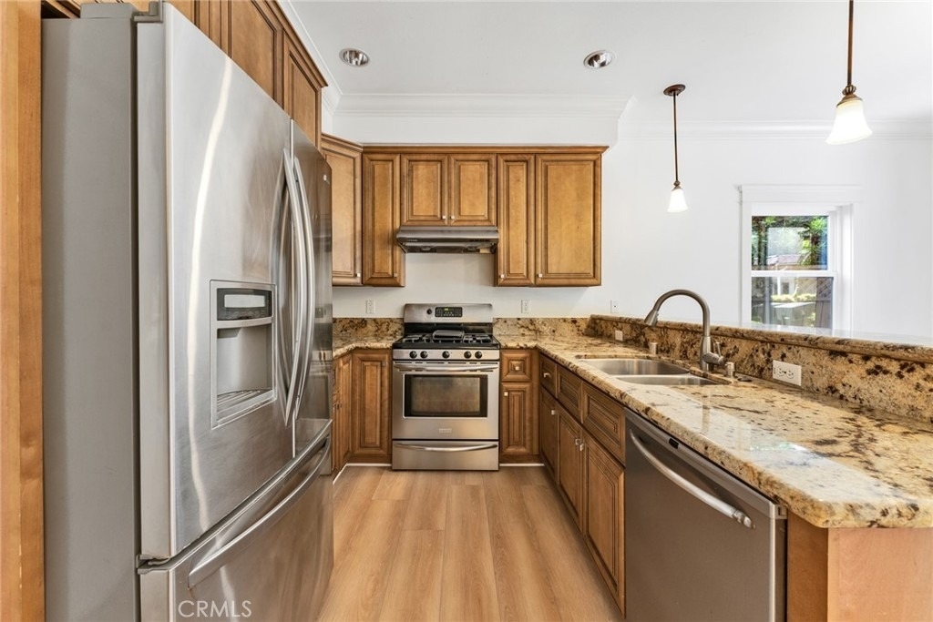 1590 Locust - Photo 6