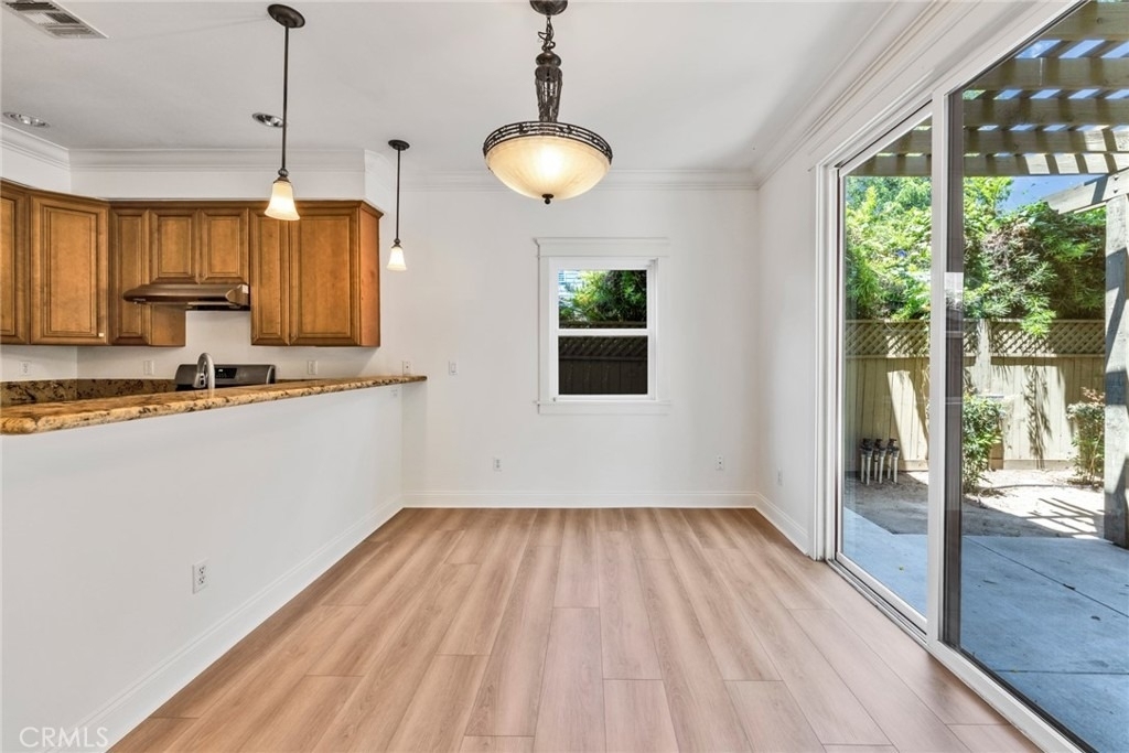 1590 Locust - Photo 7