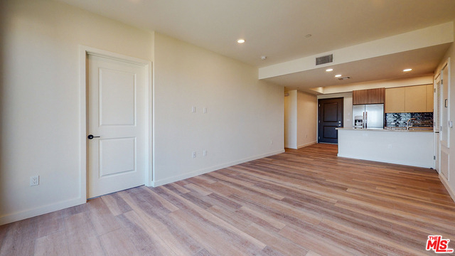 1070 S Bedford Street - Photo 5