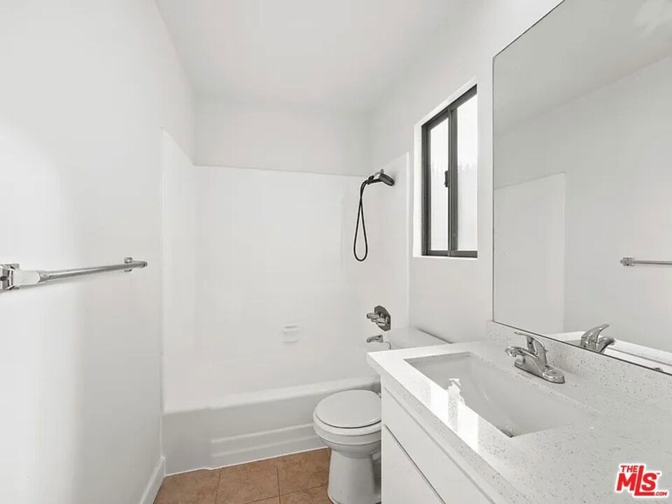1481 Reeves Street - Photo 16