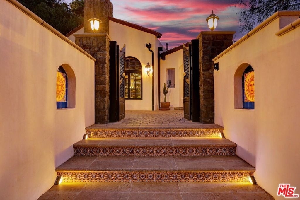 2570 Nichols Canyon Road - Photo 10