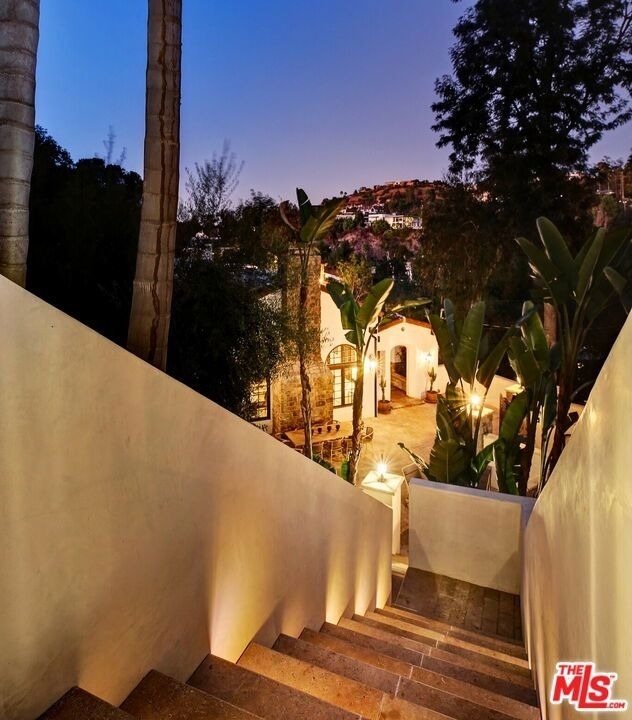 2570 Nichols Canyon Road - Photo 37