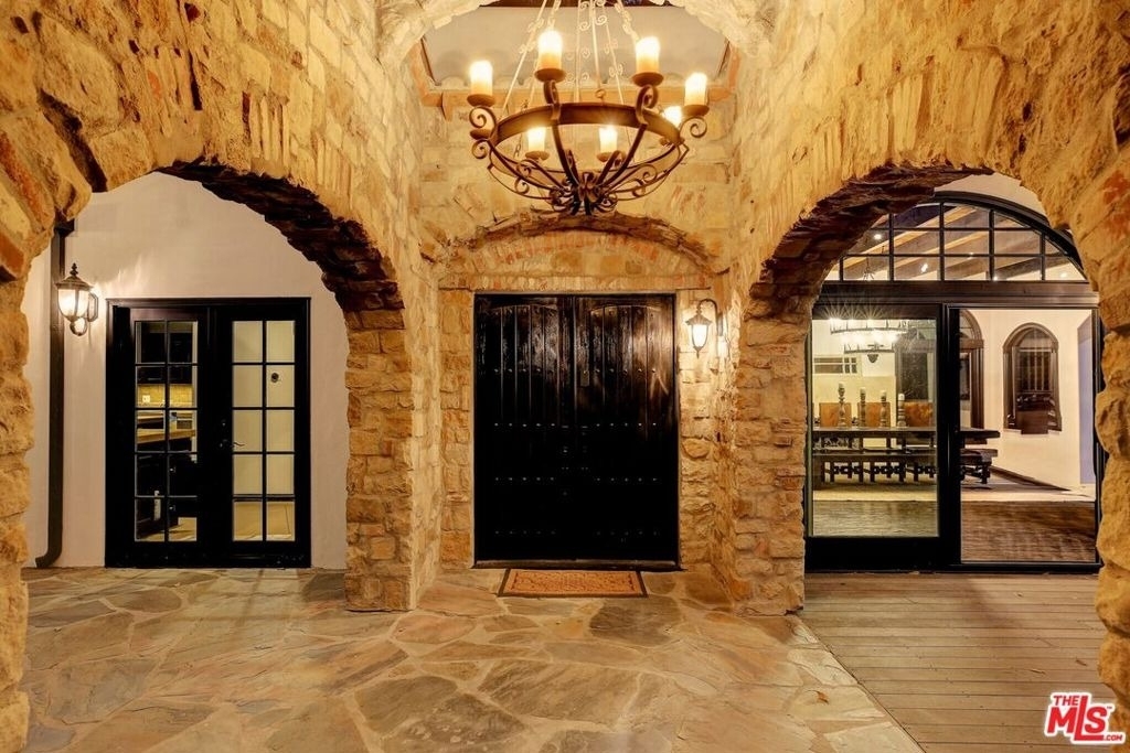 2570 Nichols Canyon Road - Photo 19