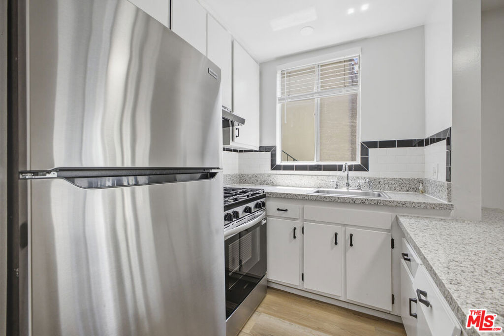 1353 S Carmelina Avenue - Photo 10