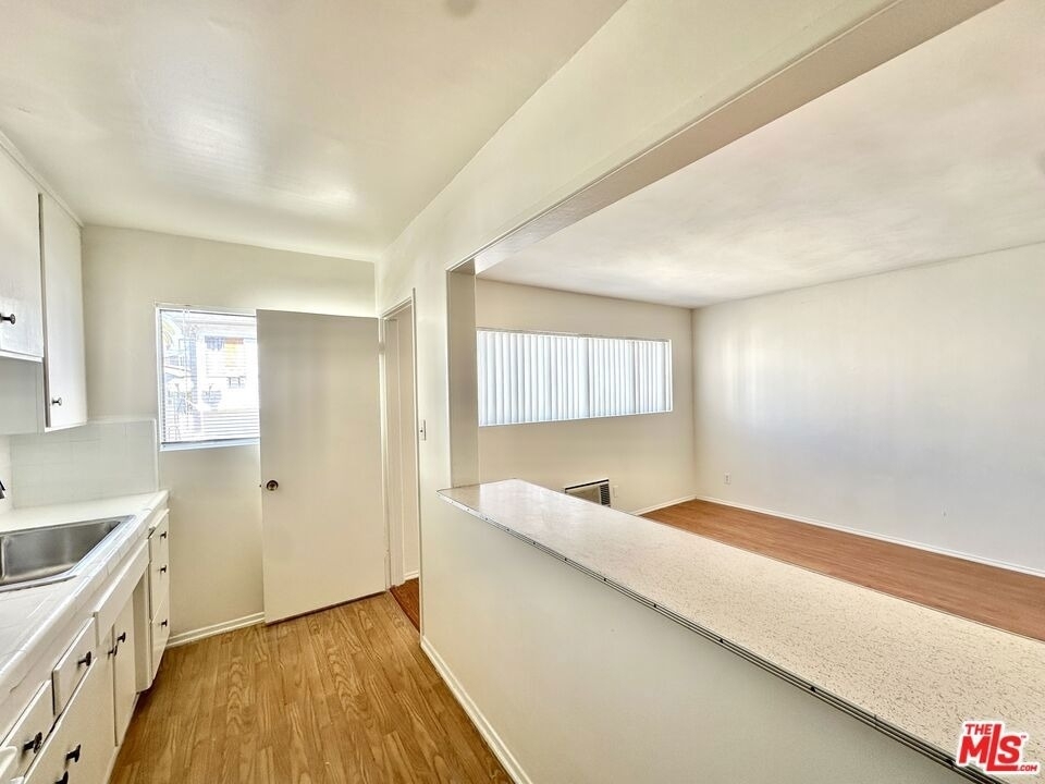 5853 Gregory Avenue - Photo 2